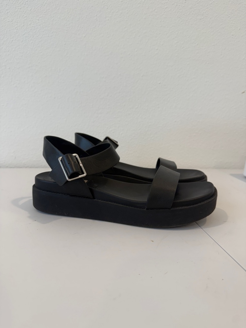 Steve Madden Steve Madden Rileey Sandal Black Double-Strap - Picture 4 of 6